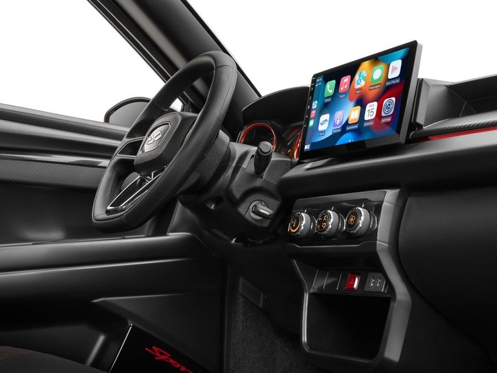 Extra Ligier-JS60-Sport-Ultimate Toledo-Red Studio Interior-Details Carplay web