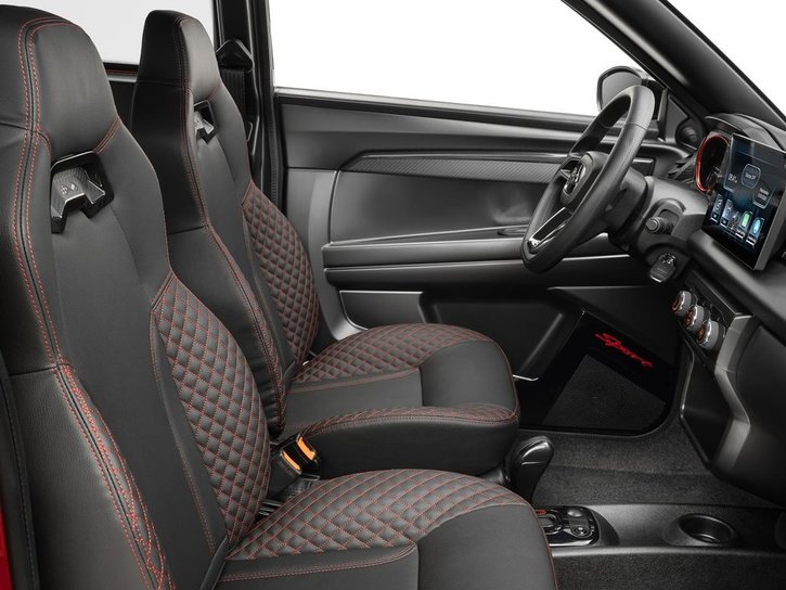 Ligier-JS60-Sport-Ultimate Toledo-Red Studio Configurator-Seats Radio web
