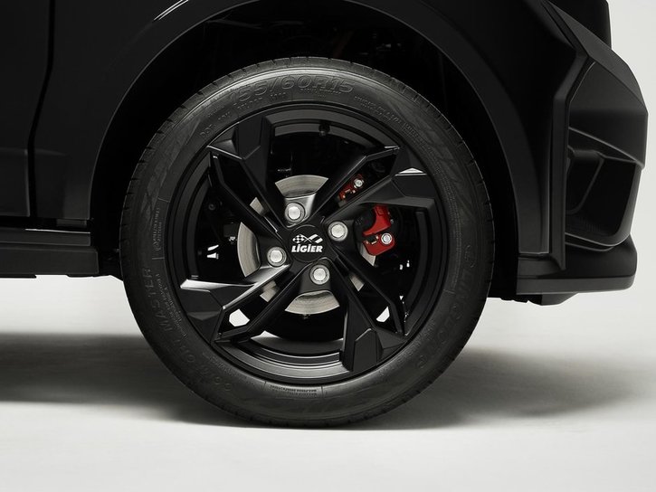 YM25 001 202407 Ligier Europe JS50 Elite Intense Black Rims