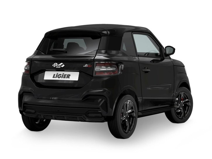 YM25 Ligier-JS50-Elite Intense-Black Studio-002