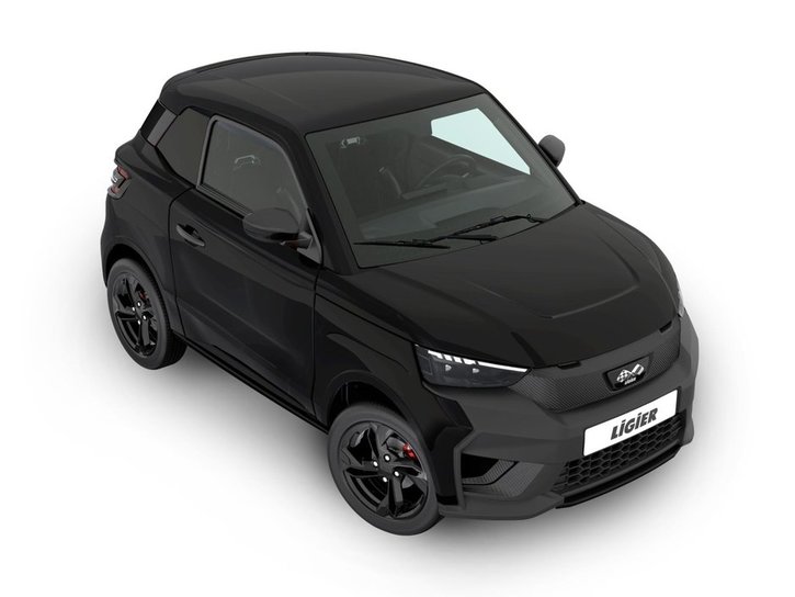 YM25 Ligier-JS50-Elite Intense-Black Studio-004